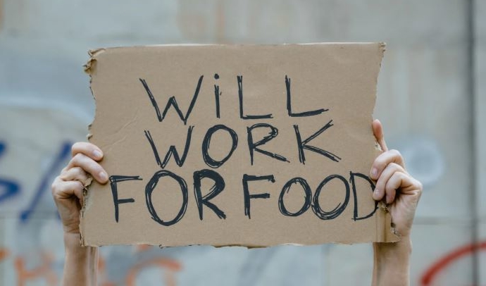 Povertà. Serve investire su misure strutturali di sostegno ai redditi e alla contrattazione
