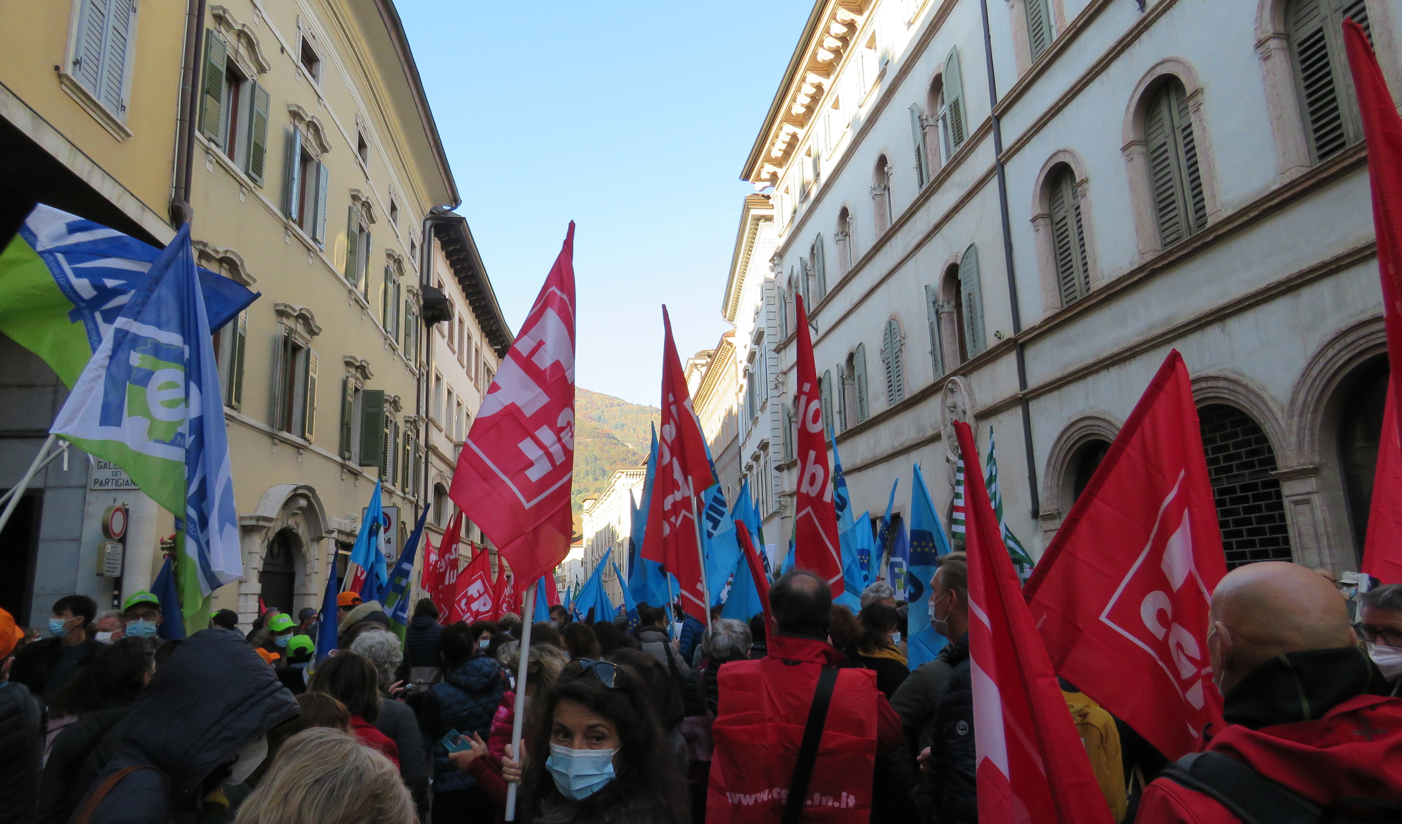 Lunedì 13 dicembre presidio e castagnata sotto la Regione