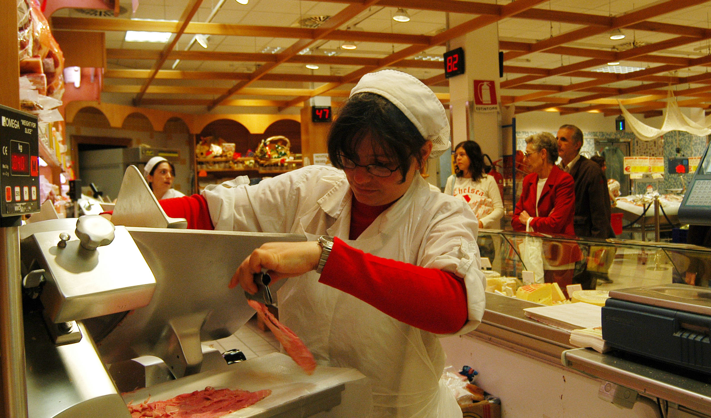 Supermercati affollati e scarsi controlli. Preoccupazione tra i lavoratori