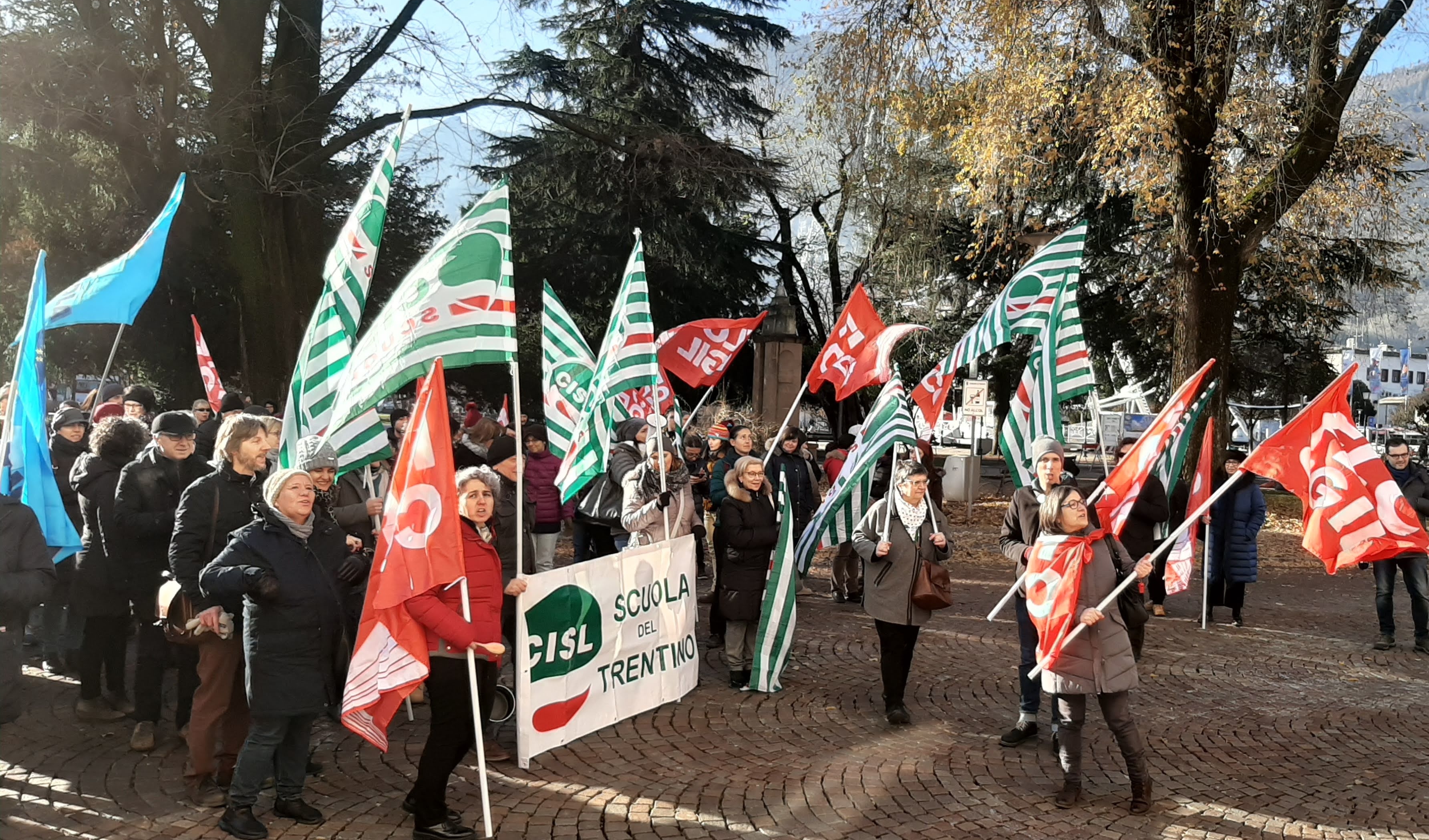 Scuola, in piazza per il contratto